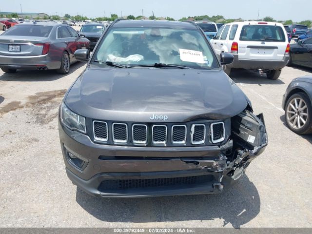 3C4NJCBB1KT856240 Jeep Compass Latitude Fwd