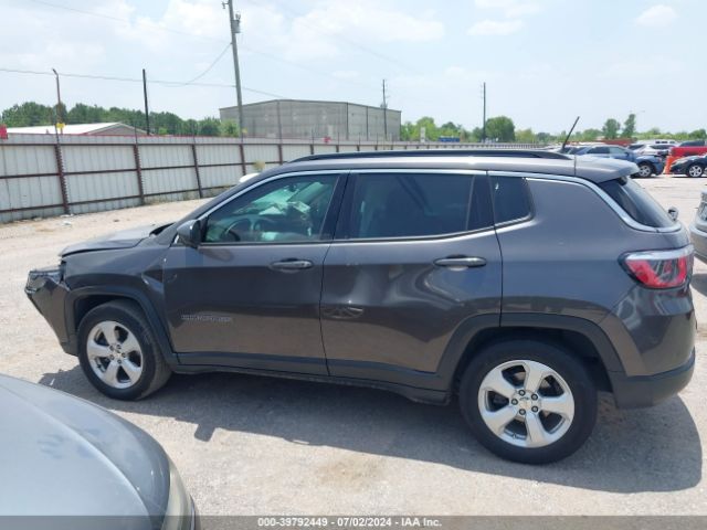 3C4NJCBB1KT856240 Jeep Compass Latitude Fwd