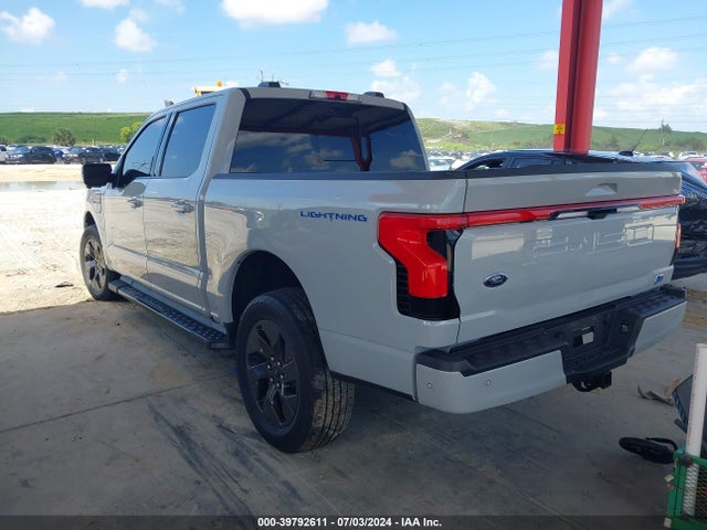 2023 FORD F-150 LIGHTNING 1FTVW1EV7PWG00570 Photo 2