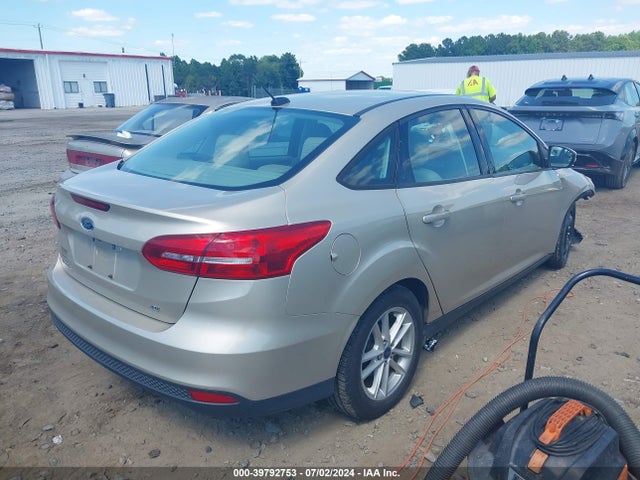 Ford FOCUS SE 2017 1FADP3F25HL336766 Image 4