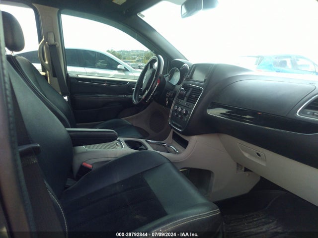 2C4RDGCG7JR346552 Dodge Grand Caravan Sxt