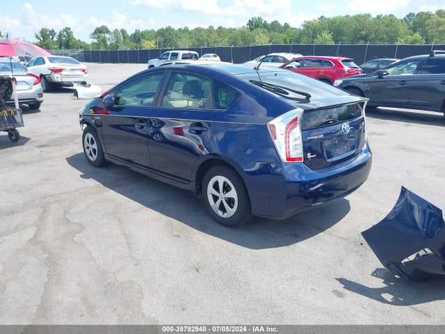 Toyota Prius Two 2015 JTDKN3DU9F0463868 Image 3