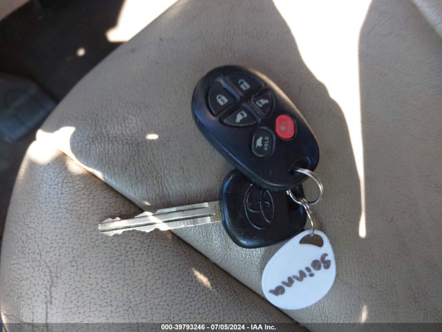 Toyota Sienna Xle 7 Passenger 2014 5TDDK3DCXES089095 Image 11