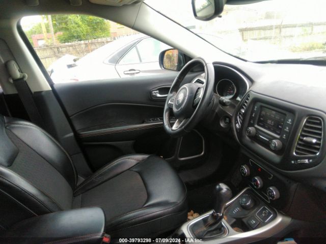 3C4NJDBB9JT418795 Jeep Compass Latitude 4x4
