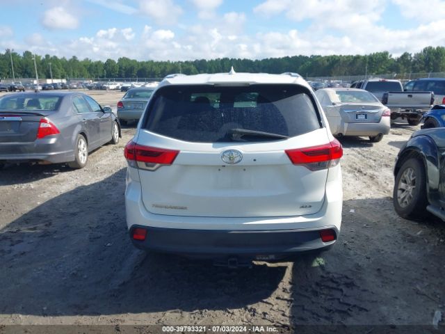 5TDKZRFH8JS537634 Toyota Highlander Xle