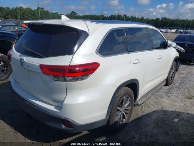 5TDKZRFH8JS537634 Toyota Highlander Xle