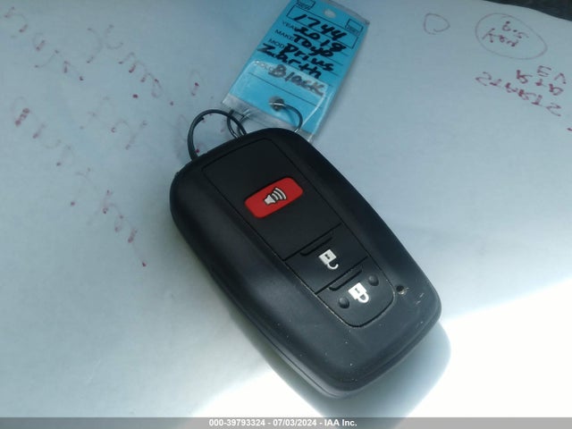 Toyota Prius Three 2018 JTDKARFU5J3552484 Image 11