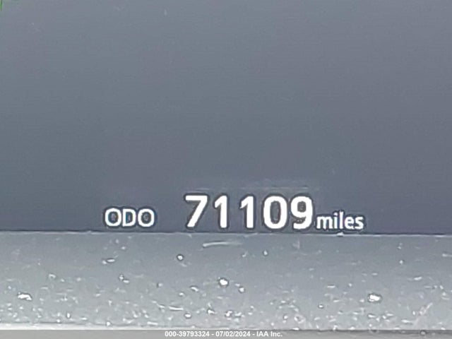 Toyota Prius Three 2018 JTDKARFU5J3552484 Image 16