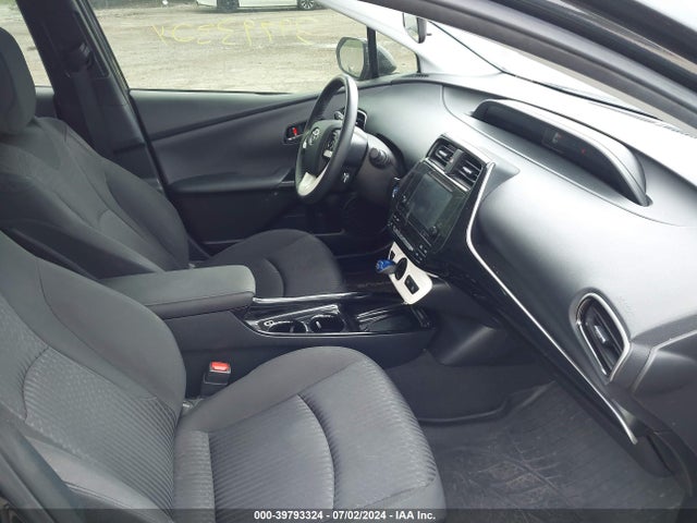 Toyota Prius Three 2018 JTDKARFU5J3552484 Image 5
