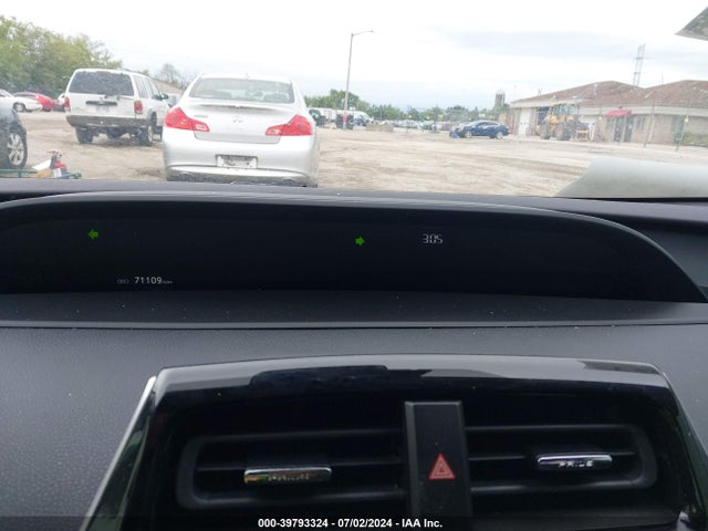 Toyota Prius Three 2018 JTDKARFU5J3552484 Image 7