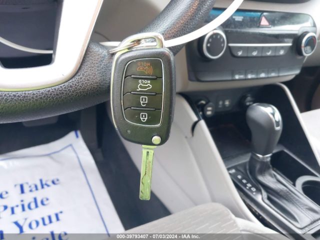 KM8J23A48KU932875 Hyundai TUCSON SE