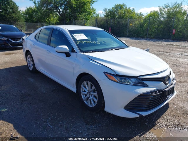 Toyota CAMRY LE 2018 4T1B11HK4JU128264 головне зображення