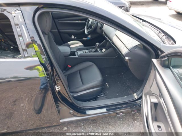 JM1BPAKM1P1617082 Mazda Mazda3 2.5 S Select