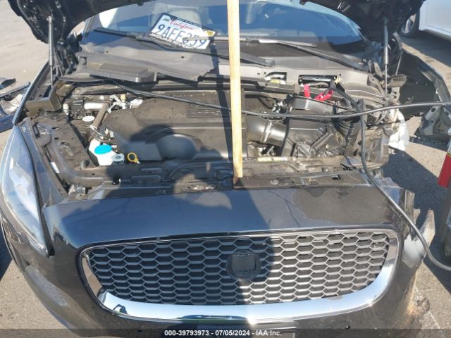SADFP2FX6J1Z05610 Jaguar E-PACE SE