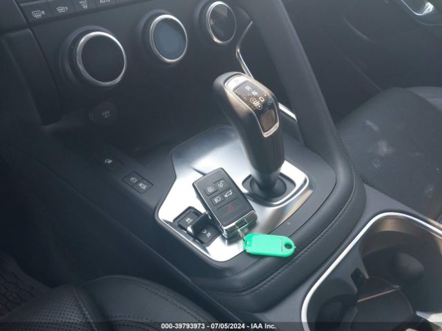 SADFP2FX6J1Z05610 Jaguar E-PACE SE