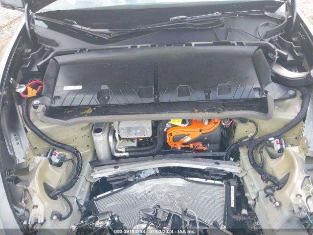 7SAYGDED0RF096263 Tesla Model Y Long Range/rwd