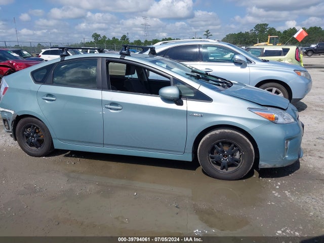 JTDKN3DU6F1880391 Toyota Prius Three