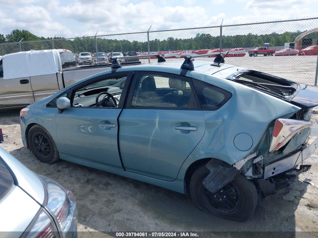 JTDKN3DU6F1880391 Toyota Prius Three