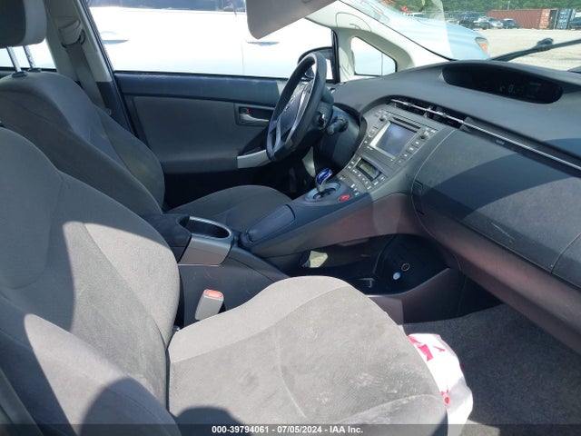 JTDKN3DU6F1880391 Toyota Prius Three