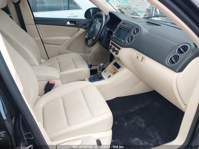 WVGAV7AX4FW591607 Volkswagen TIGUAN SE