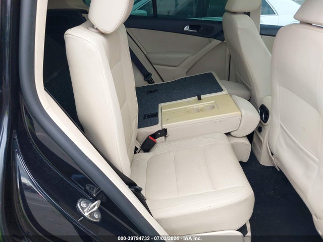 WVGAV7AX4FW591607 Volkswagen TIGUAN SE