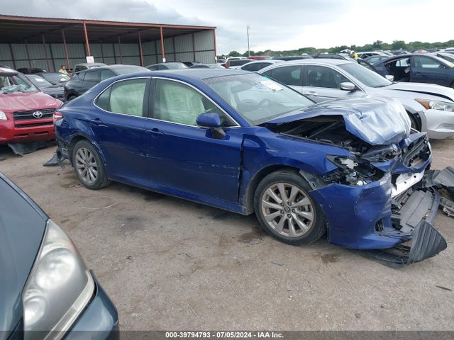 Toyota CAMRY LE 2018 JTNB11HK2J3044725 zdjęcie główne
