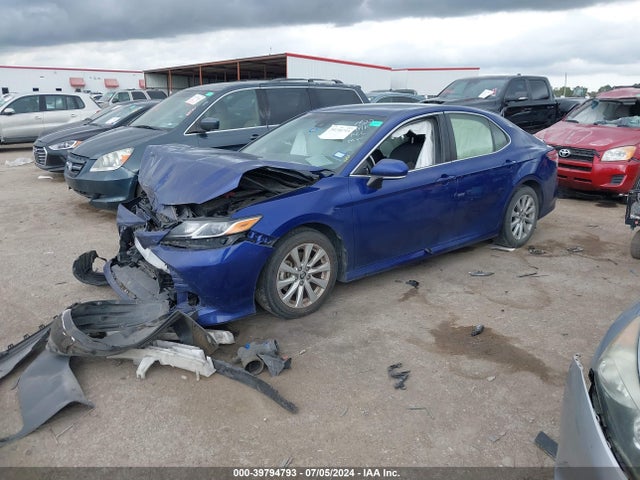Toyota CAMRY LE 2018 JTNB11HK2J3044725 Image 2
