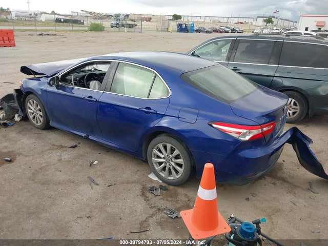Toyota CAMRY LE 2018 JTNB11HK2J3044725 Image 3