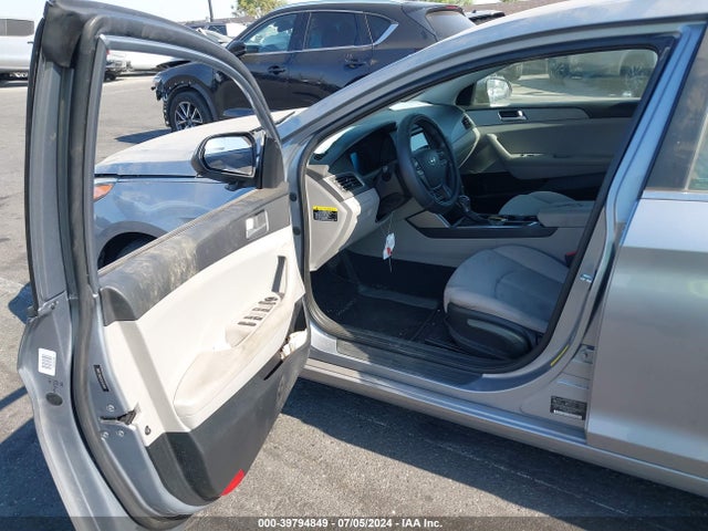 Hyundai SONATA SE 2016 5NPE24AFXGH383808 Image 5