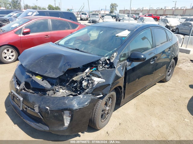 Toyota Prius Two 2014 JTDKN3DU7E0373682 Image 2