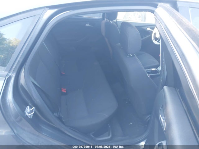 Ford FOCUS SE 2018 1FADP3FE5JL217065 Image 8