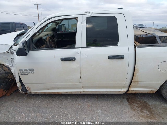 1C6RR7FG2MS554118 RAM 1500 Classic Tradesman Quad Cab 4x4 6'4 Box