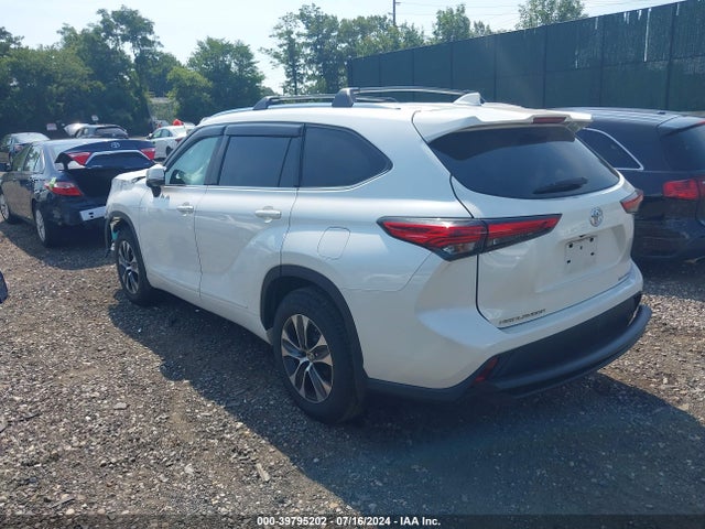 Toyota Highlander Xle 2021 5TDGZRBHXMS118944 Image 3
