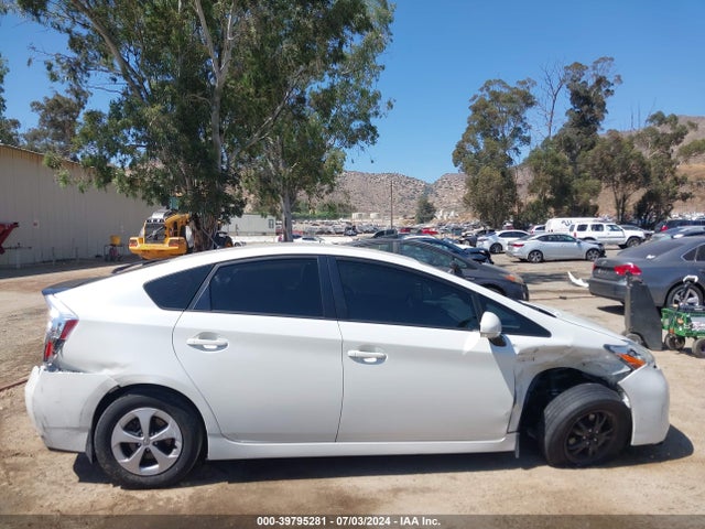 Toyota Prius Two 2015 JTDKN3DU8F1994117 Image 14