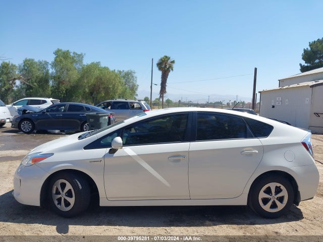 Toyota Prius Two 2015 JTDKN3DU8F1994117 Image 15