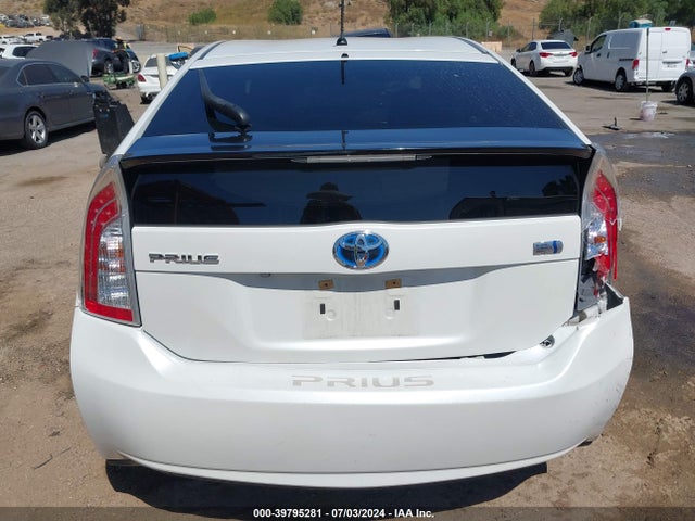 Toyota Prius Two 2015 JTDKN3DU8F1994117 Image 17