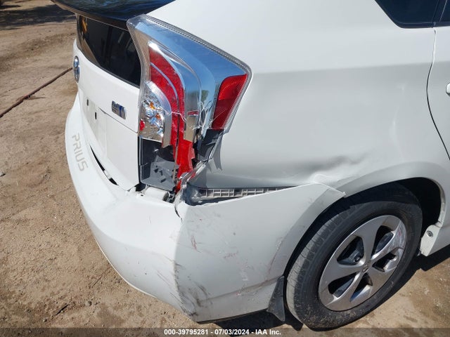 Toyota Prius Two 2015 JTDKN3DU8F1994117 Image 18