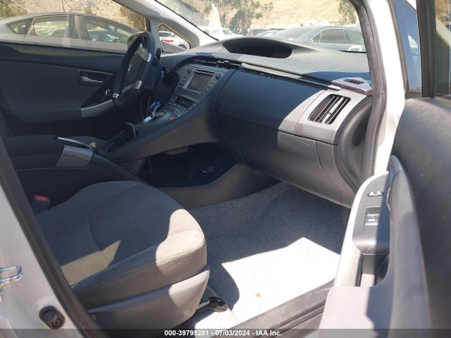 Toyota Prius Two 2015 JTDKN3DU8F1994117 Image 5