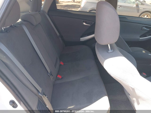 Toyota Prius Two 2015 JTDKN3DU8F1994117 Image 8
