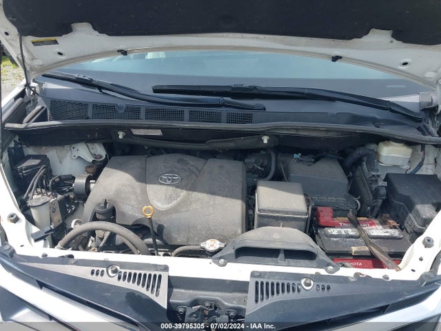 Toyota Sienna Le 8 Passenger 2018 5TDKZ3DCXJS954628 Image 10