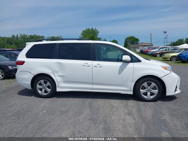 Toyota Sienna Le 8 Passenger 2018 5TDKZ3DCXJS954628 Image 13
