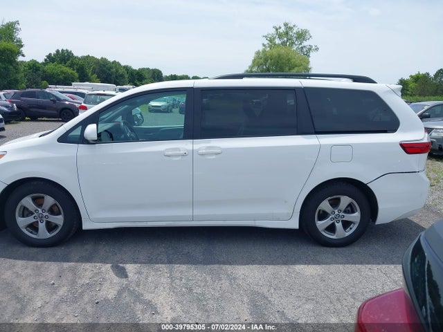 Toyota Sienna Le 8 Passenger 2018 5TDKZ3DCXJS954628 Image 14
