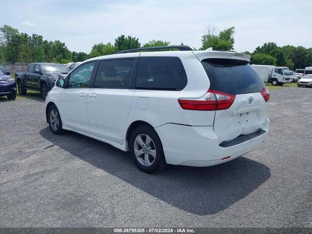 Toyota Sienna Le 8 Passenger 2018 5TDKZ3DCXJS954628 Image 3