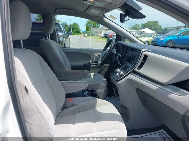 Toyota Sienna Le 8 Passenger 2018 5TDKZ3DCXJS954628 Image 5
