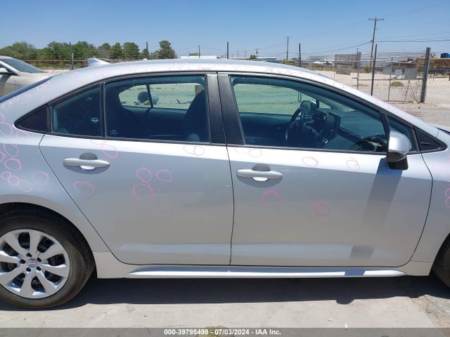 Toyota COROLLA LE 2022 5YFEPMAE2NP276163 Image 14