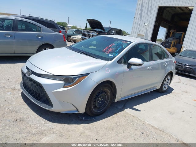 Toyota COROLLA LE 2022 5YFEPMAE2NP276163 Image 2