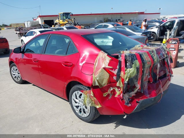 Toyota COROLLA LE 2018 5YFBURHE2JP835106 Image 3