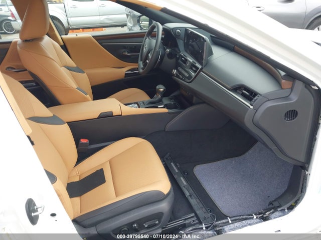 58ADA1C11RU049288 Lexus ES 300H