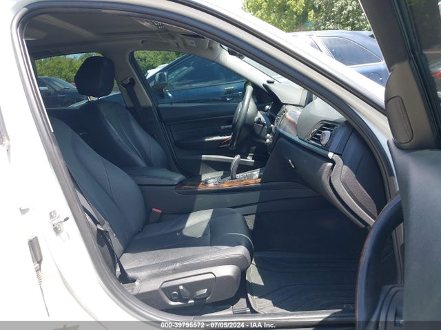 WBA3B3C57FF548371 BMW 328i Xdrive