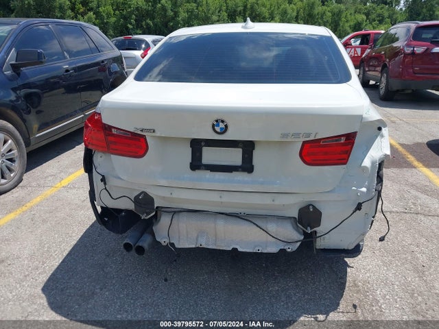 WBA3B3C57FF548371 BMW 328i Xdrive